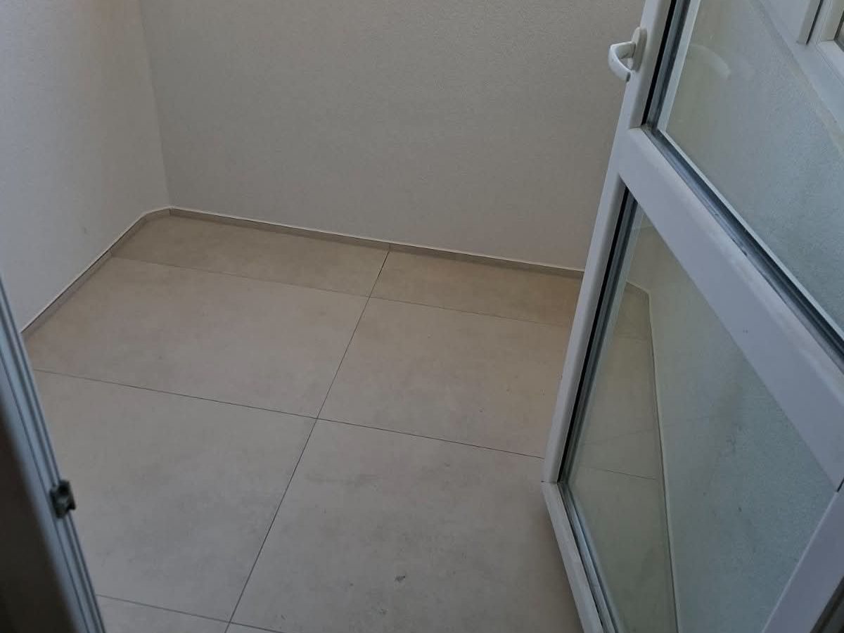 Postava podnih pločica na balkonu